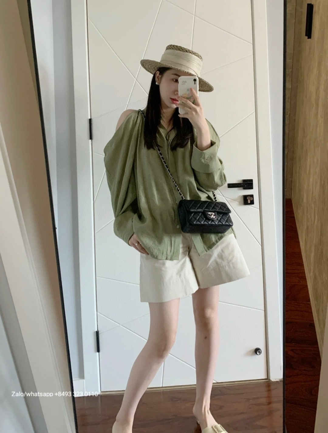 CHANEL MINI CLASSIC HANDBAG GRAINED CALFSKIN & Gold-Tone Metal Black