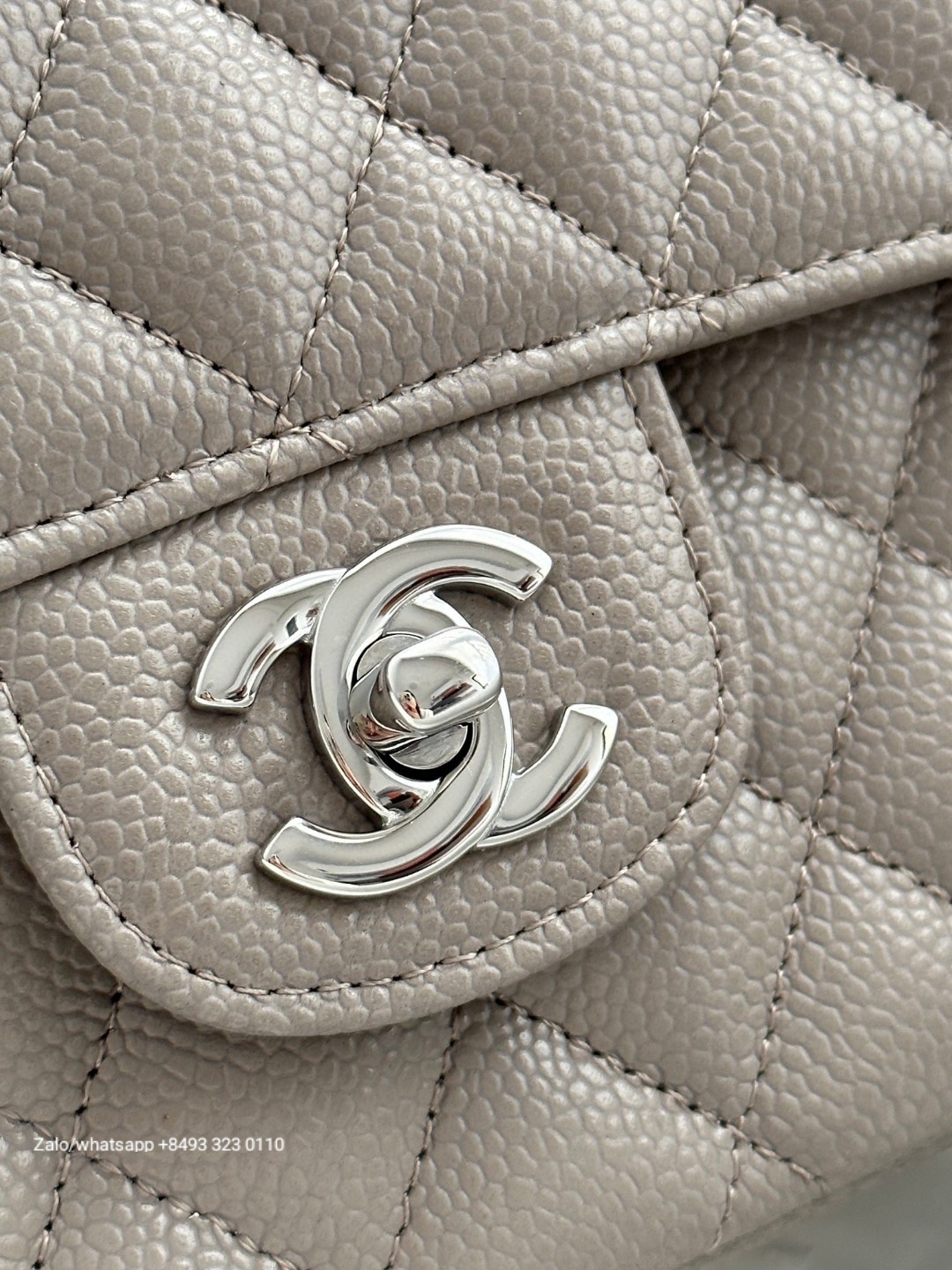 CHANEL medium CLASSIC HANDBAG GRAINED CALFSKIN & dark-Tone Metal grey