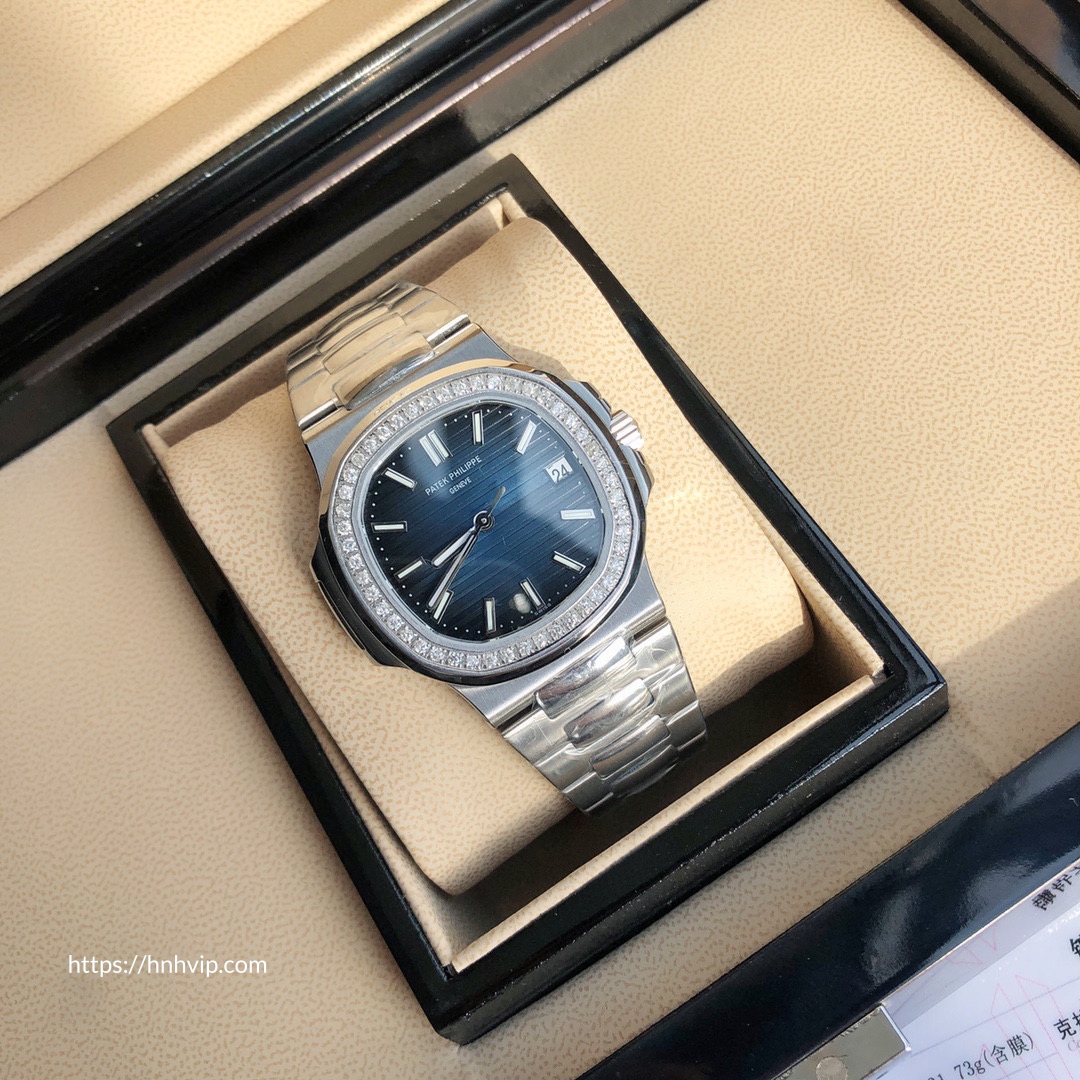 PATEK PHILIPPE NAUTILUS 5711 DIAMOND BEZEL BLUE DIAL