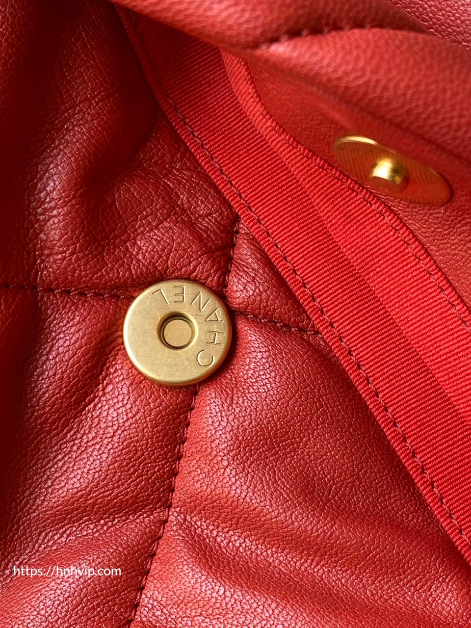 CHANEL 19 HANDBAG