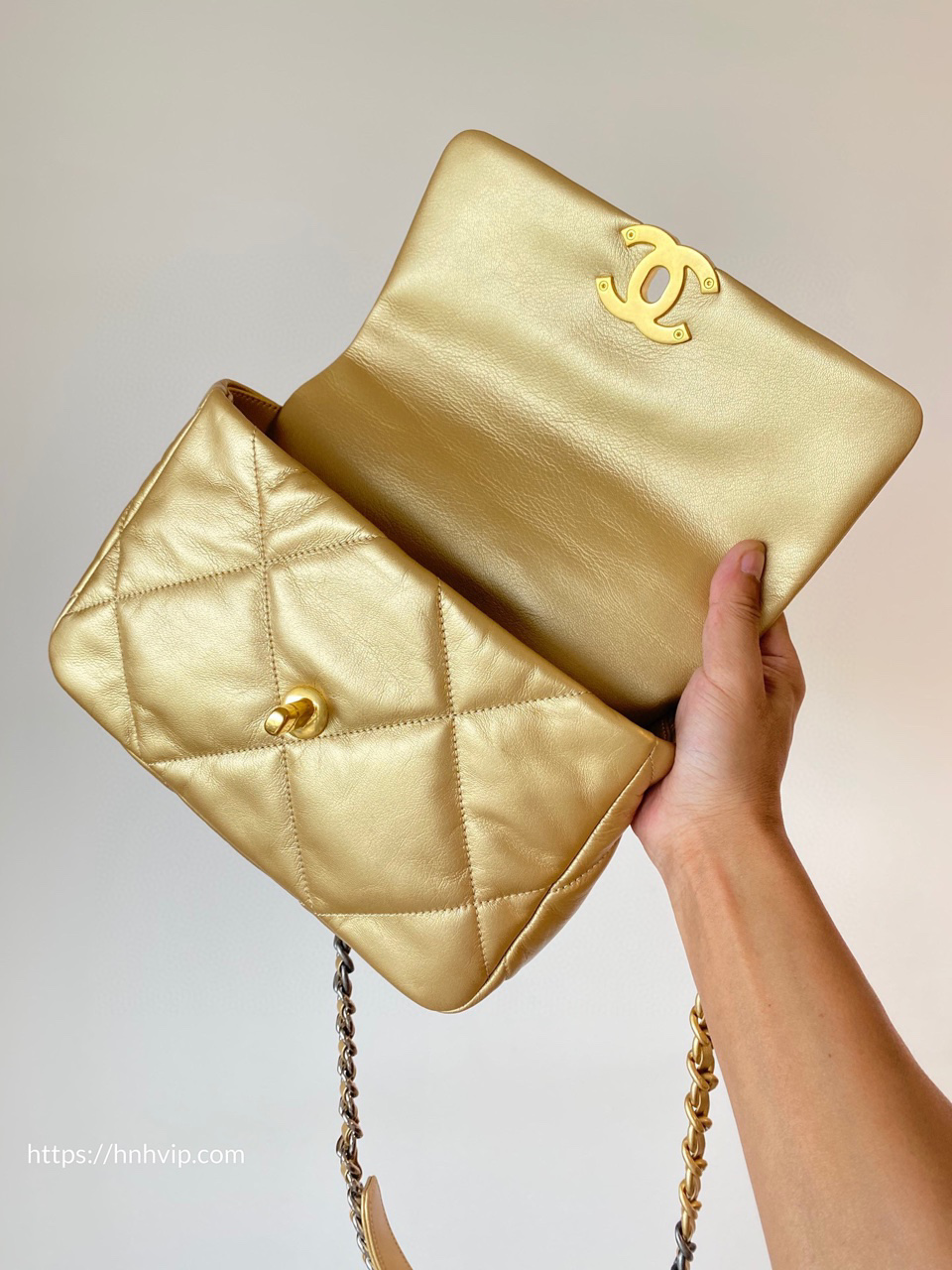 CHANEL 19 HANDBAG