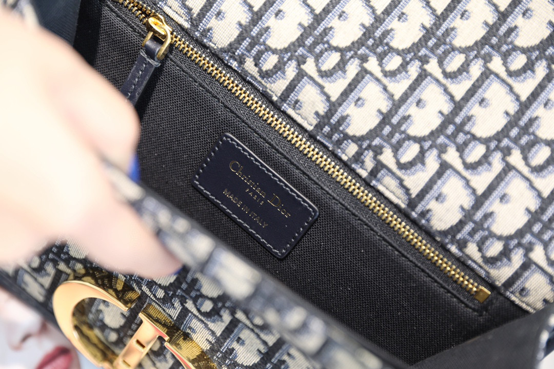 30 MONTAIGNE BAG Blue Dior Oblique Jacquard