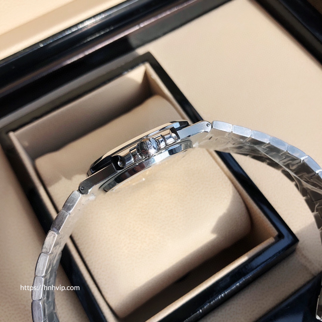 PATEK PHILIPPE NAUTILUS 5711 DIAMOND BEZEL WHITE DIAL