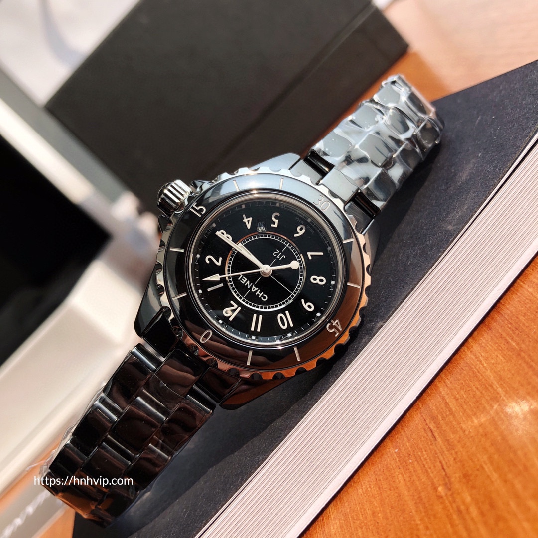 Chanel J12 WATCH, 33 MM
