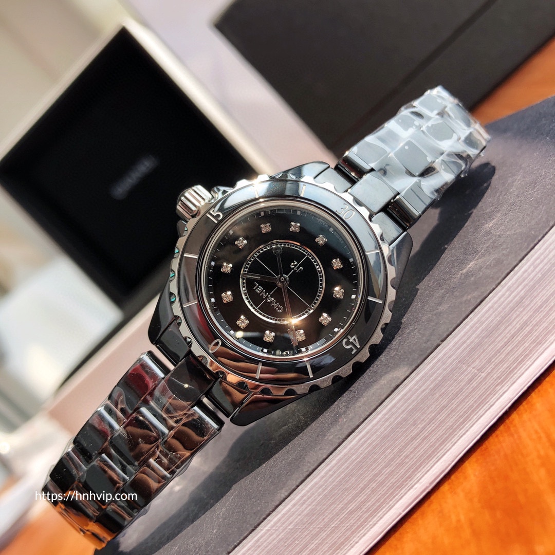 Chanel J12 WATCH, 33 MM