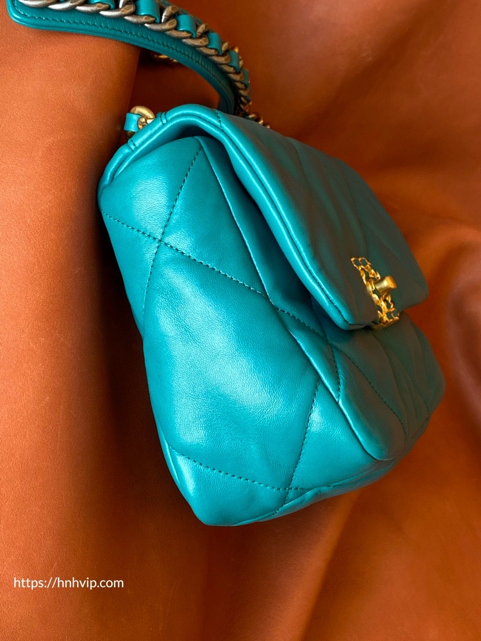 CHANEL 19 HANDBAG