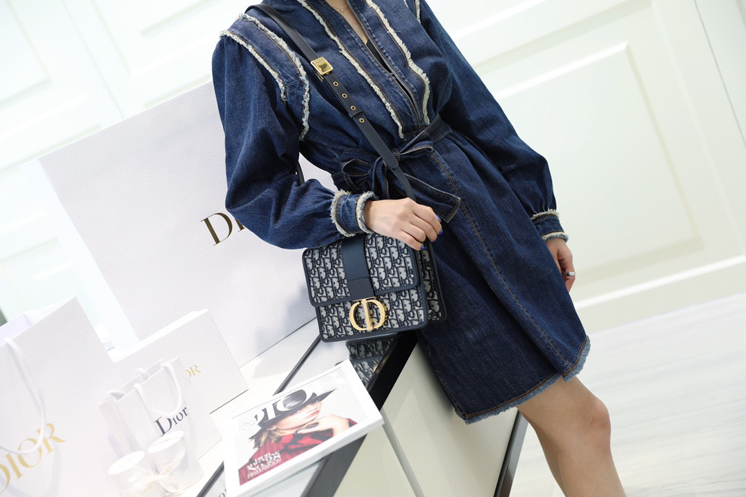 30 MONTAIGNE BAG Blue Dior Oblique Jacquard