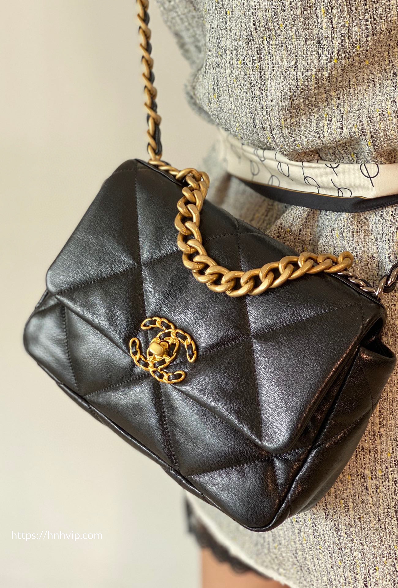 CHANEL 19 HANDBAG