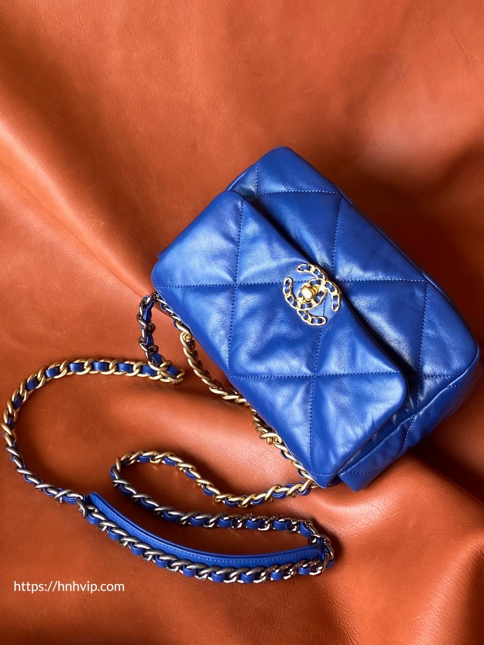 CHANEL 19 HANDBAG