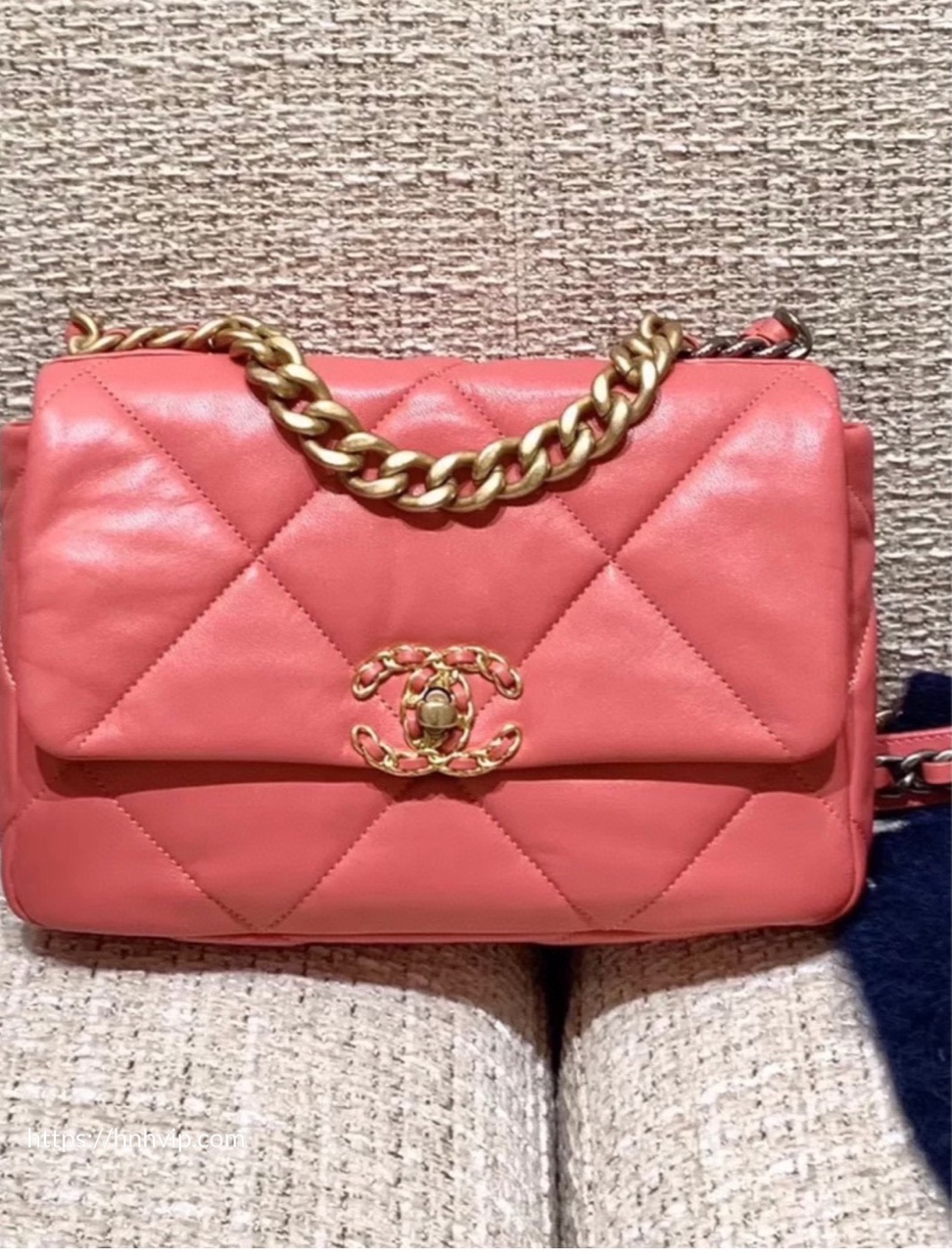 CHANEL 19 HANDBAG