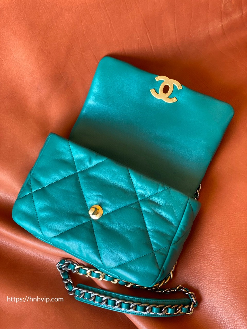 CHANEL 19 HANDBAG