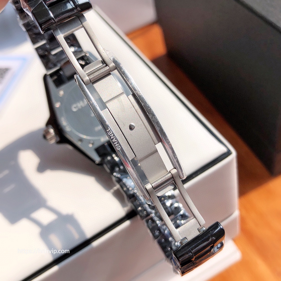 Chanel J12 WATCH, 33 MM