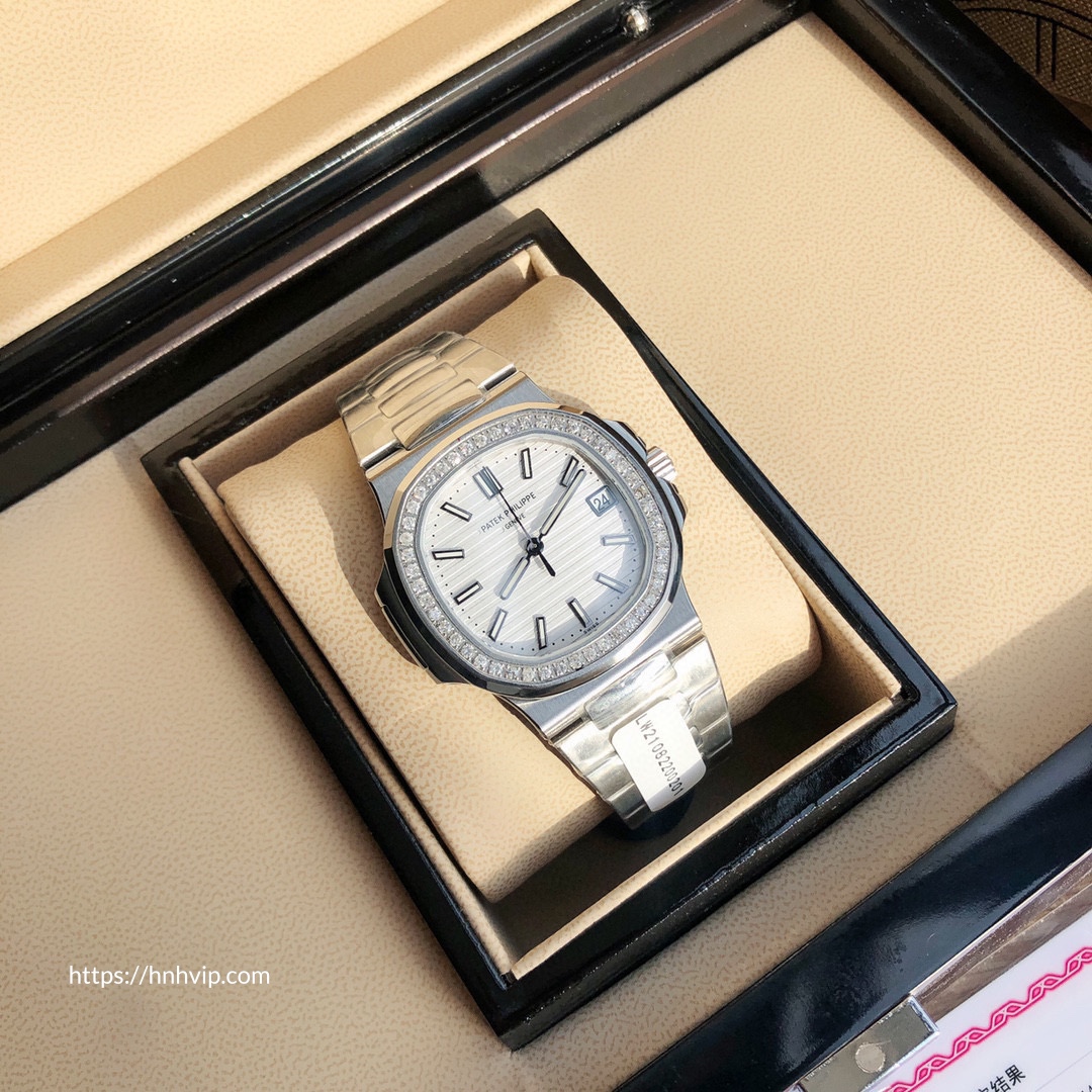 PATEK PHILIPPE NAUTILUS 5711 DIAMOND BEZEL WHITE DIAL