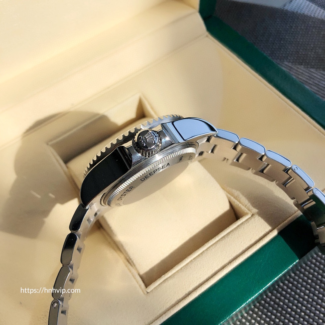 Rolex OYSTER PERPETUAL DEEPSEA m126660-0001