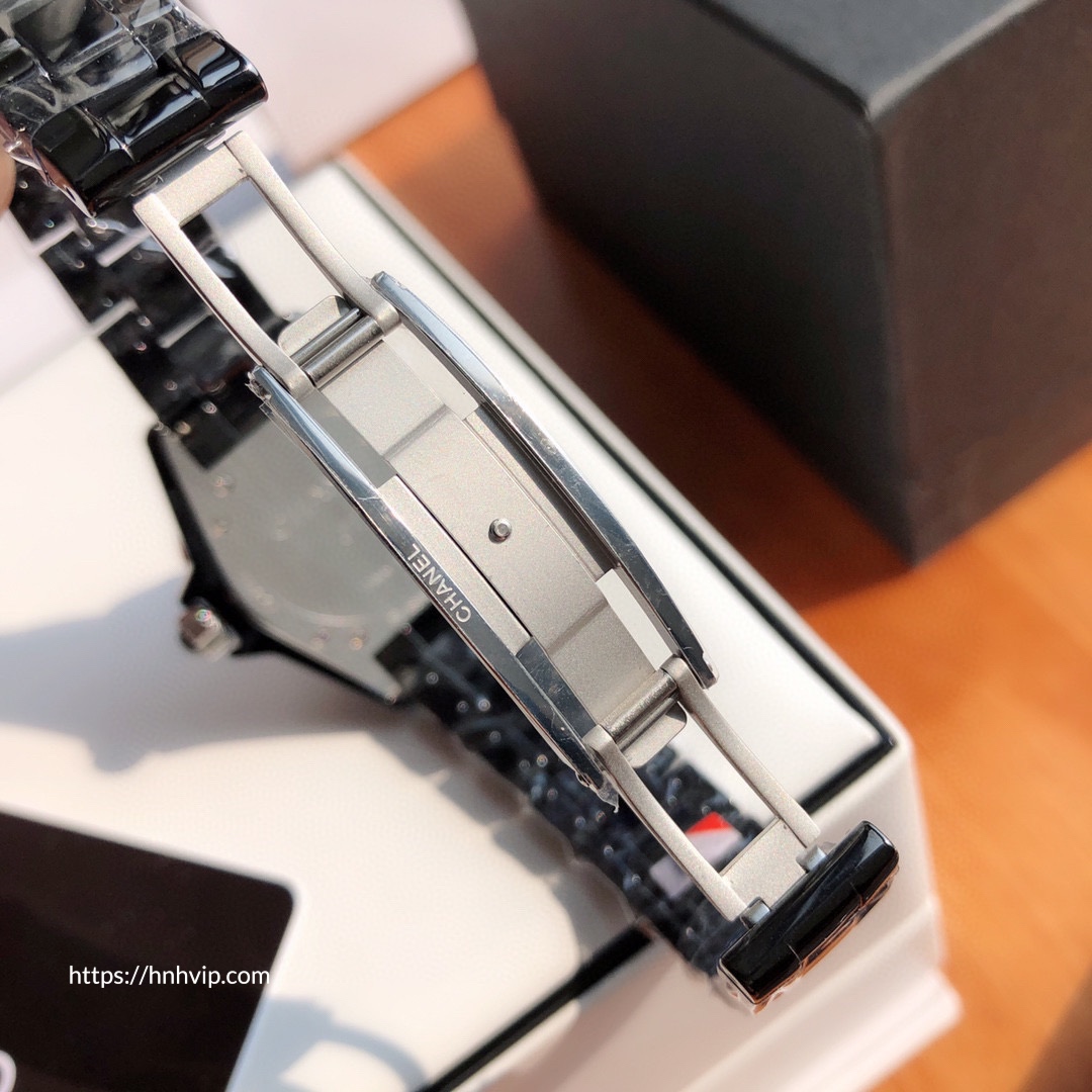 Chanel J12 WATCH, 33 MM