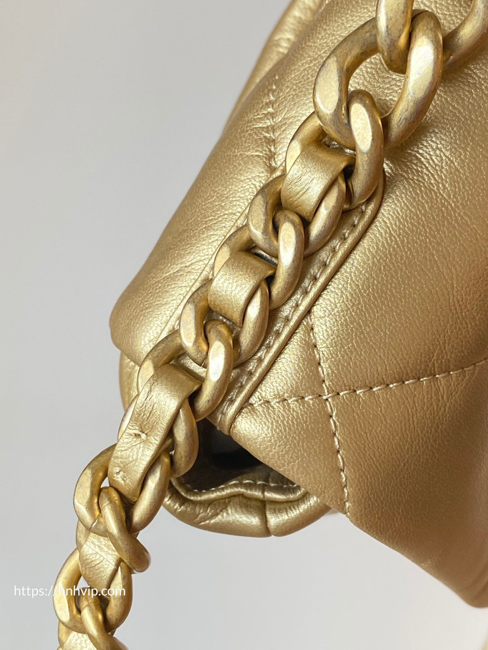 CHANEL 19 HANDBAG
