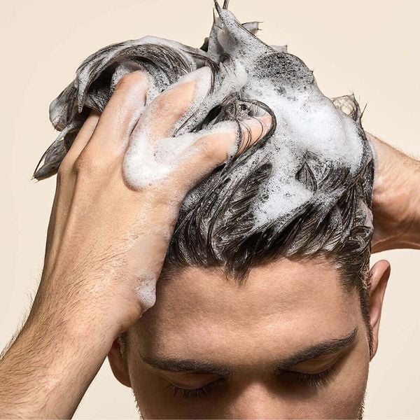 Dầu Gội Than Hoạt Tính Chăm Sóc Da Đầu Dành Cho Nam SOFTYMO 550ML