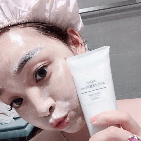 Sữa Rửa Mặt Muji Face Soap Scrub Tẩy Da Chết Cho Da Nhạy Cảm 120g