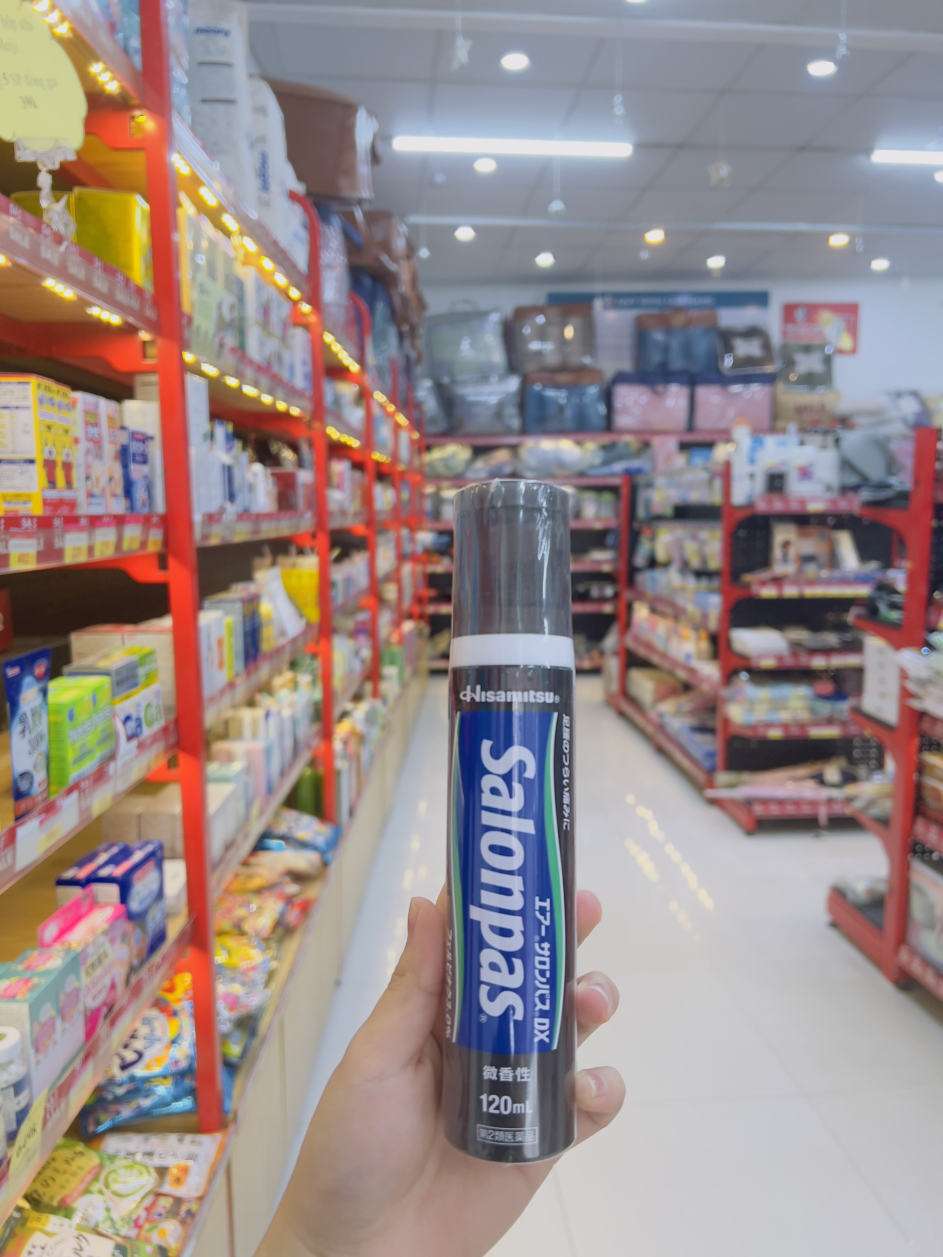 Xịt hỗ trợ điều trị bong gân Salonpas 120ml