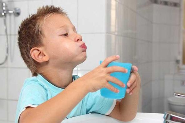 Nước súc miệng trẻ em Clinica Dental Rinse Kids 250ml ( Hương Nho)