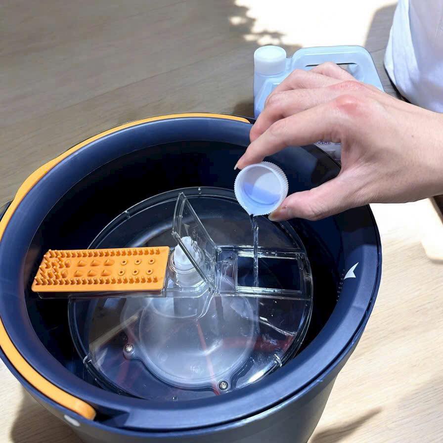 Nước Lau Sàn - Tẩy Nhà Tắm WAI Rookie Hương Lavender 2 Lít