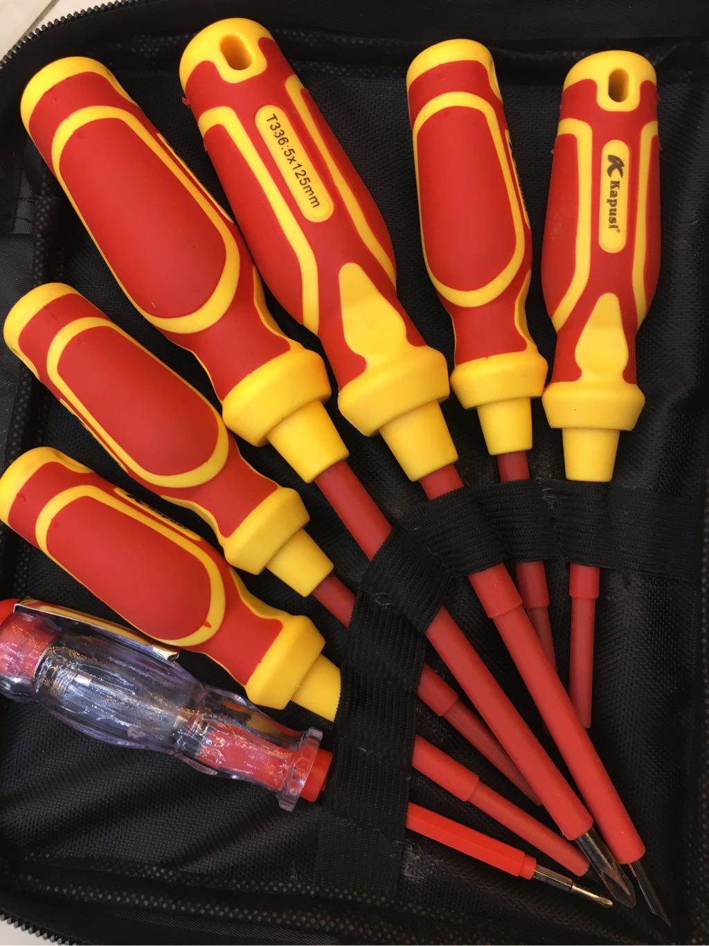 Tua vít 7 món ( 6 tua vít+ 1 bút thử điện)