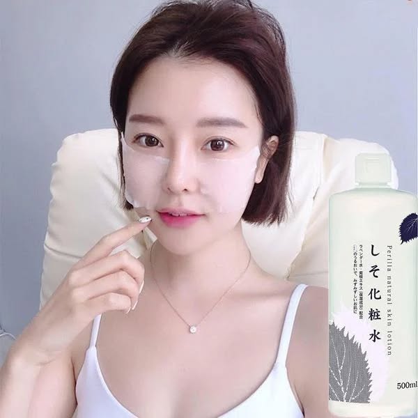 Nước Hoa Hồng Tía Tô Dokudami Perilla Natural Skin Lotion 500Ml