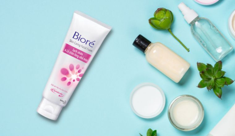 Sữa rửa mặt dưỡng da Biore tẩy da chết(130g) - Hồng