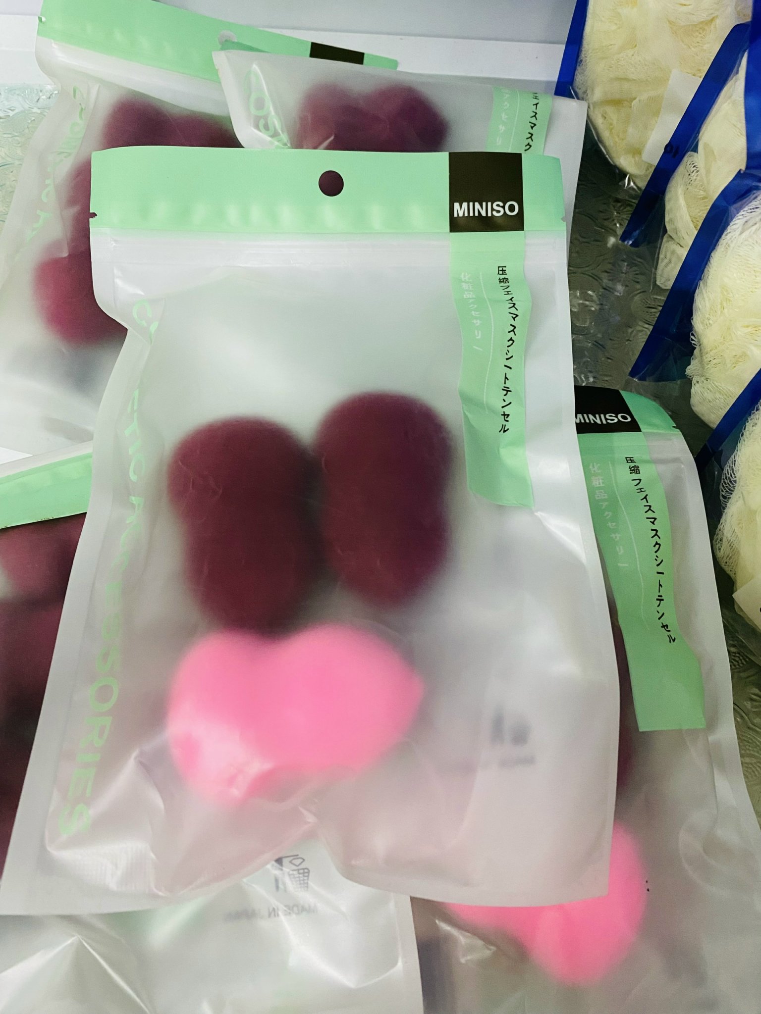 Mút tán nền trang điểm Miniso