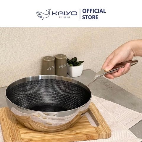 Chảo inox chống dính hoa văn nổi Tri-Ply đáy liền sâu lòng Kaiyo, size 20cm