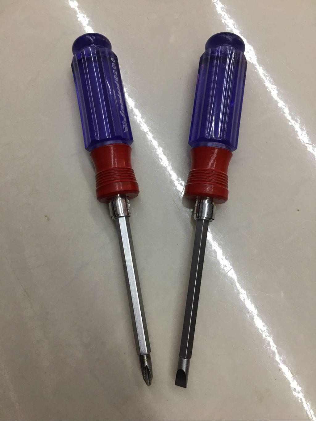 Tua vít 2 ĐẦU 6 dài 100mm_Kapusi cán xanh dương