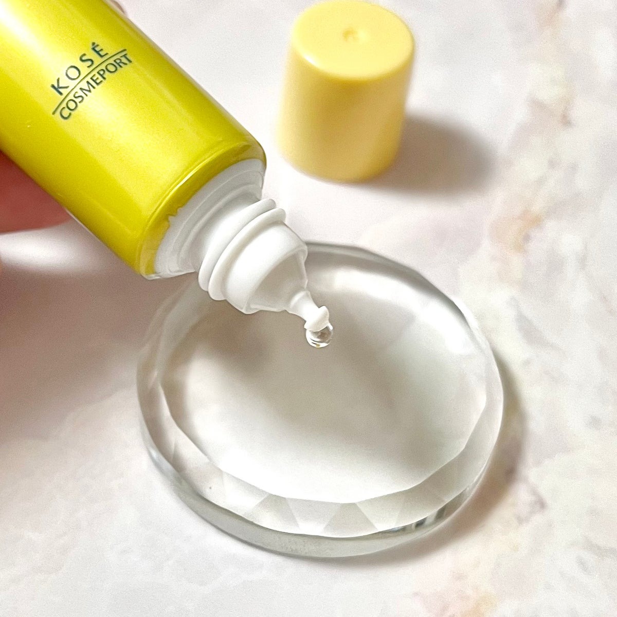 Tinh Chất Dưỡng Trắng Dịu Nhẹ Kose Cosmeport Moisture Mild White Repair Essence C100 20Ml
