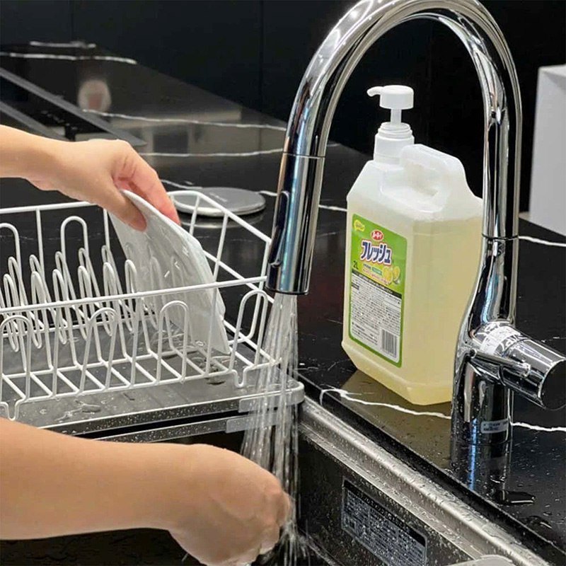Nước Rửa Chén WAI Rookie V 2L Nhật Bản (Có Vòi Nhấn) - Hương Chanh