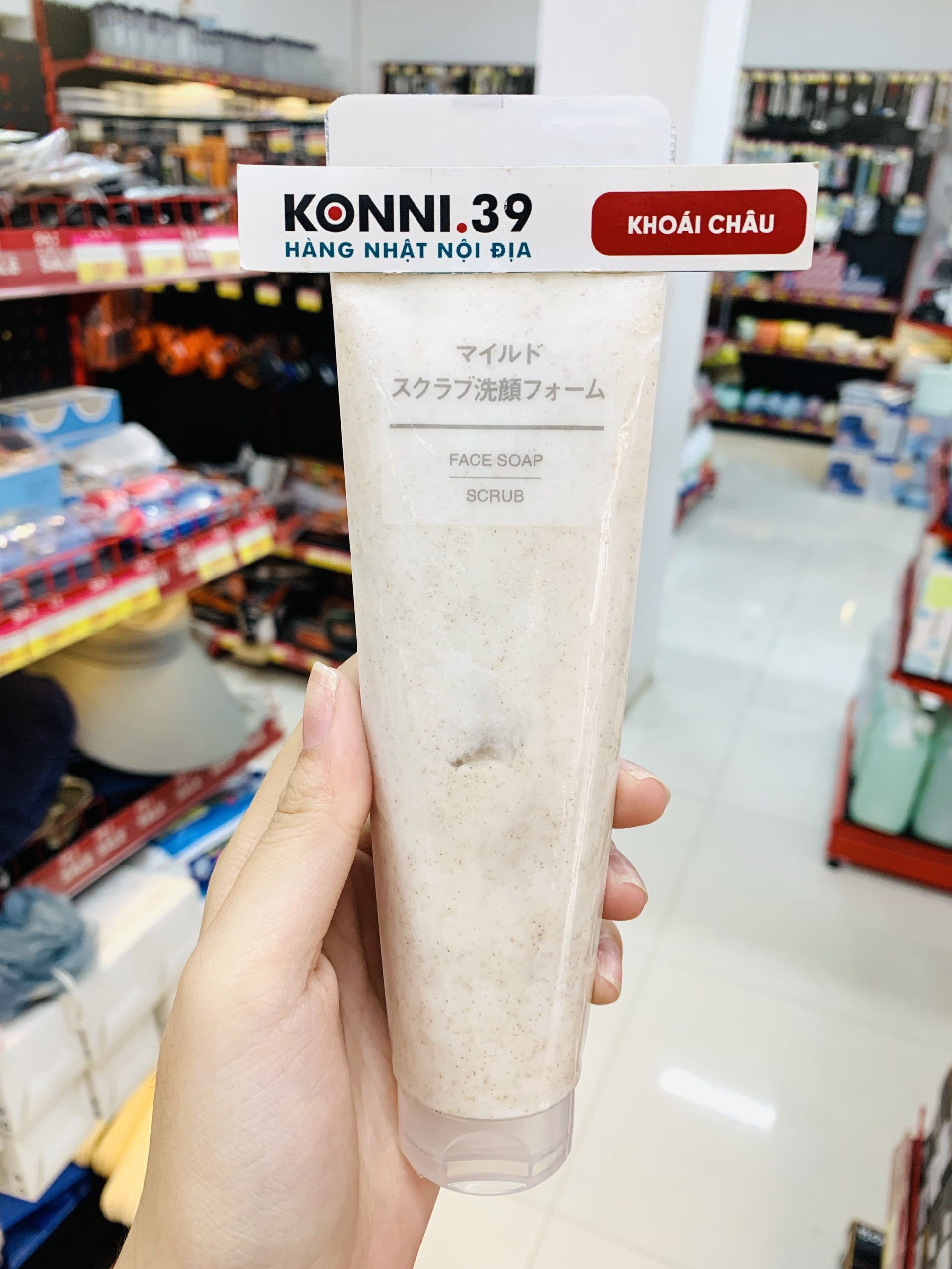 Sữa Rửa Mặt Muji Face Soap Scrub Tẩy Da Chết Cho Da Nhạy Cảm 120g