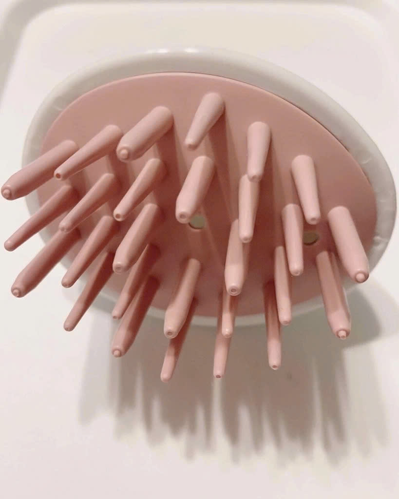 Lược Chải Massage Đầu, Gai Silicon Mềm Mại Thư Giãn ( Mẫu Trắng Hồng )