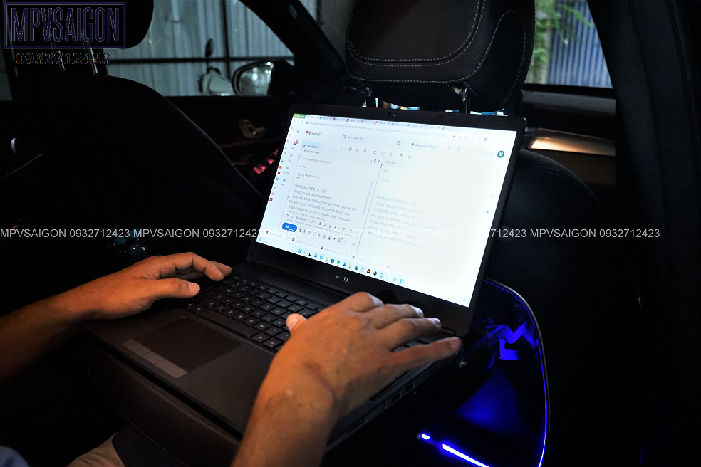 Bàn xếp lưng ghế - Bàn làm việc trên xe cho Mercedes Benz