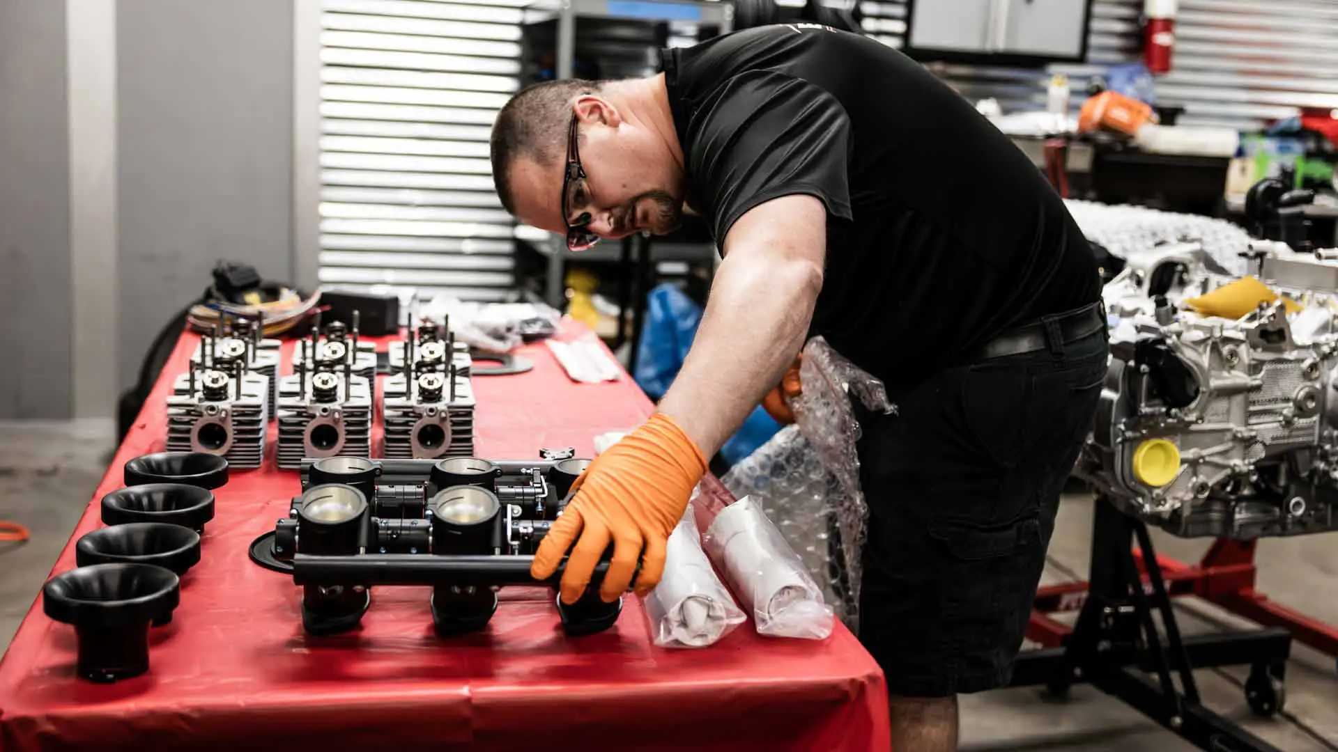 PHỤ TÙNG Ô TÔ OEM VS AFTERMARKET: ƯU NHƯỢC ĐIỂM VÀ CÁCH LỰA CHỌN