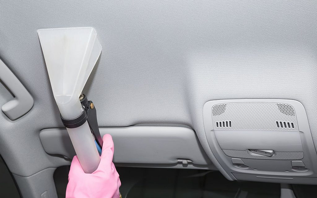 Làm sạch trần xe ô tô đúng cách? Bạn đã biết - MPVSAIGON