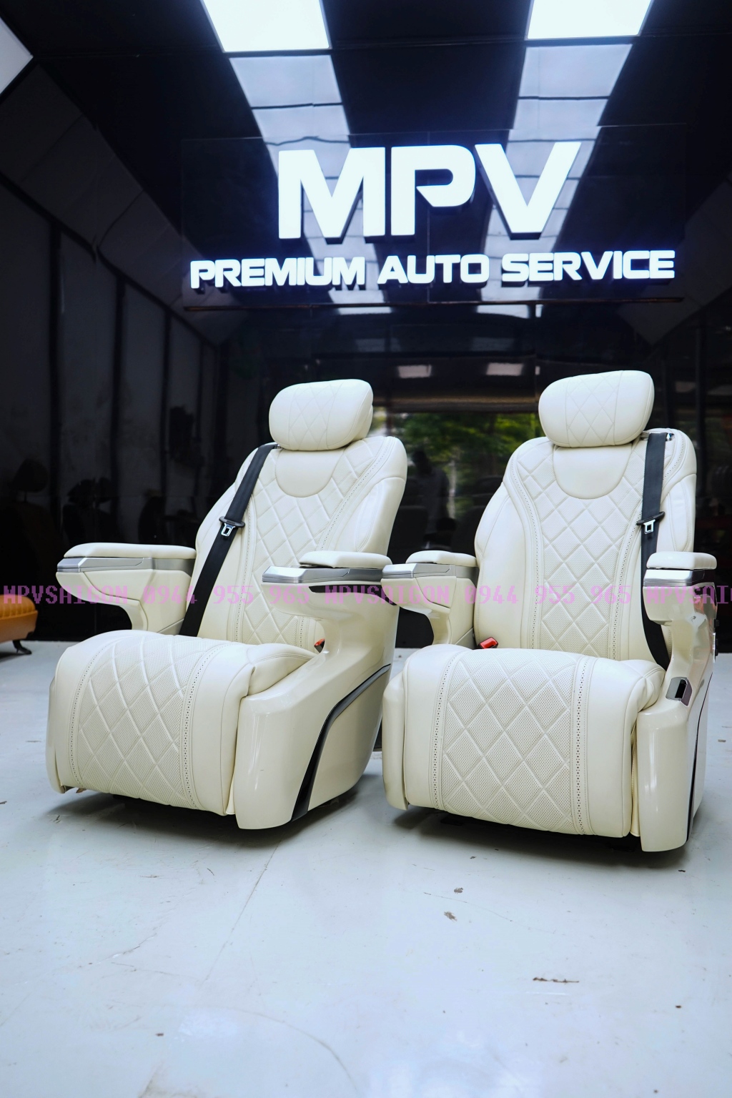 Ghế Limousine Dreamer- Điều khiển màn hình cảm ứng