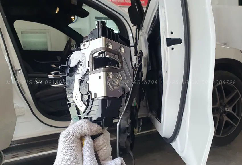 Hệ thống cửa hít cho xe Mercedes-Benz C-Class, GLC-Class, E-Class
