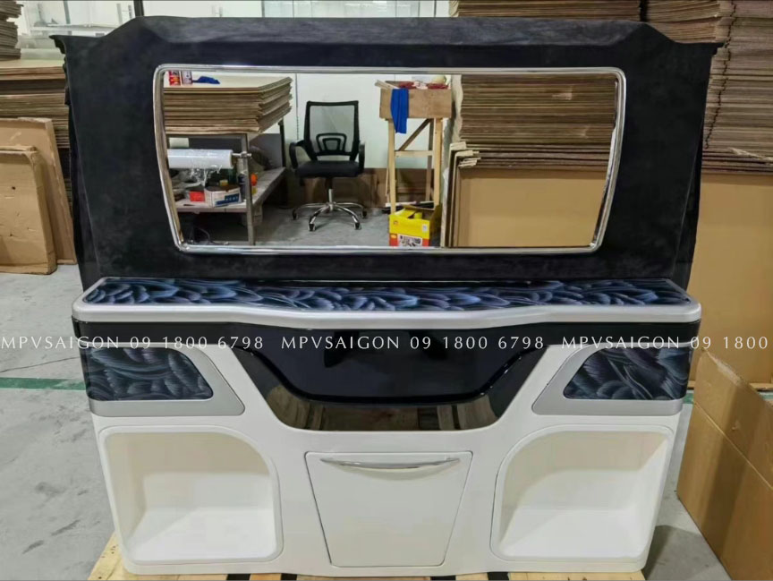 Lắp đặt vách ngăn kín Mercedes Benz V250 - MPVSAIGON