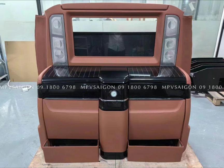 Lắp đặt vách ngăn kín Mercedes Benz V250 - MPVSAIGON