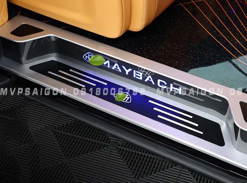 Ốp bậc lên xuống Benz V250 vân carbon vân gỗ - MPVSAIGON