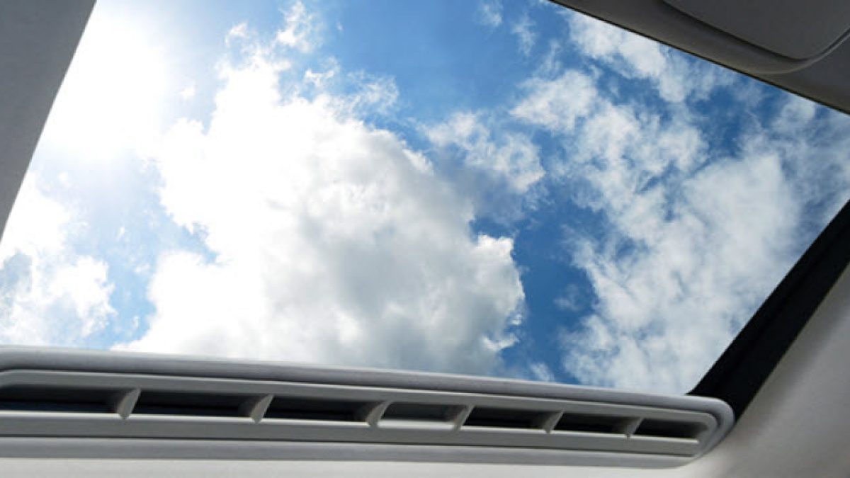 SUNROOF VÀ MOONROOF: LỰA CHỌN NÀO TỐT NHẤT CHO XẾ YÊU CỦA BẠN?