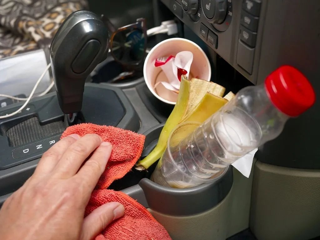 Vệ sinh nội thất ô tô tại nhà - 9 mẹo đơn giản và hiệu quả