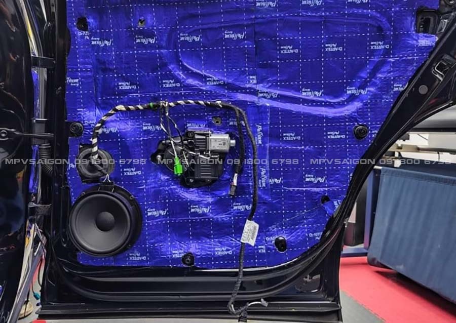 FOCAL IS VW 180: mặt sau củ loa và thiết kế cổng kết nối zin