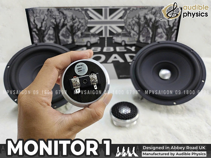 Loa monitor Audible Physics Monitor 1 Abbey Road NW8 chụp cận loa bass