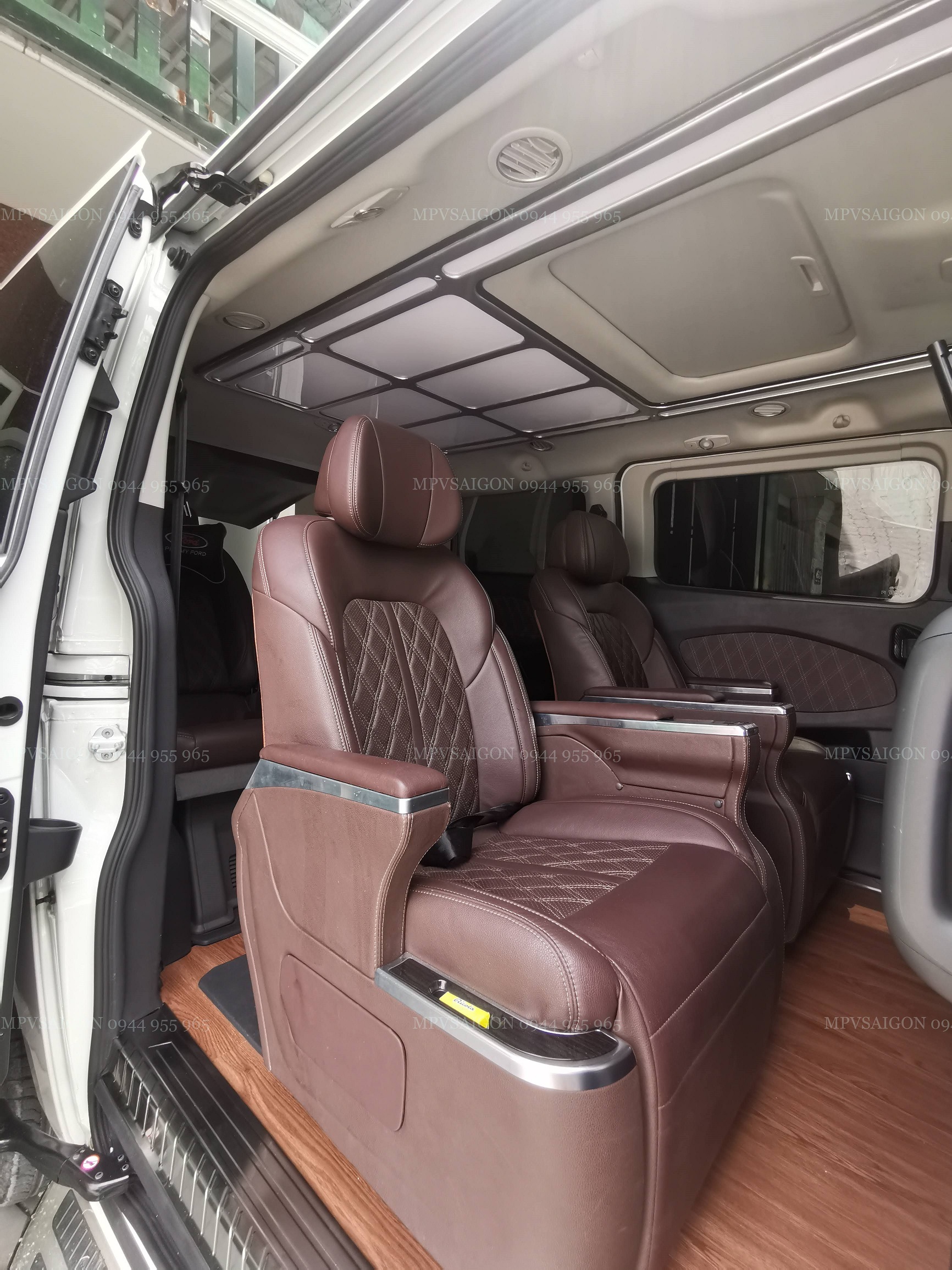 Độ ghế Limousine Ford Tourneo