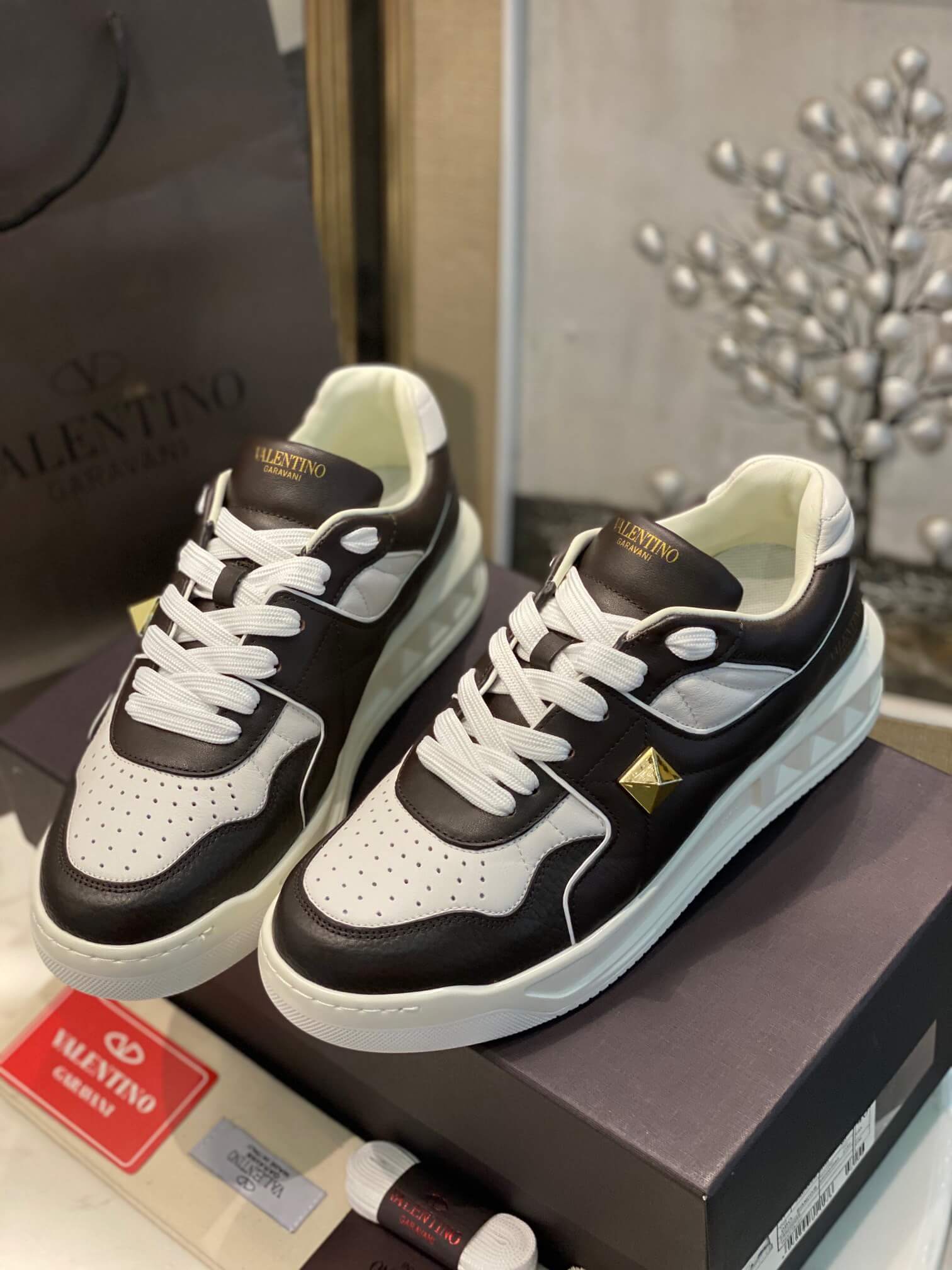 VALEN Sneakers
