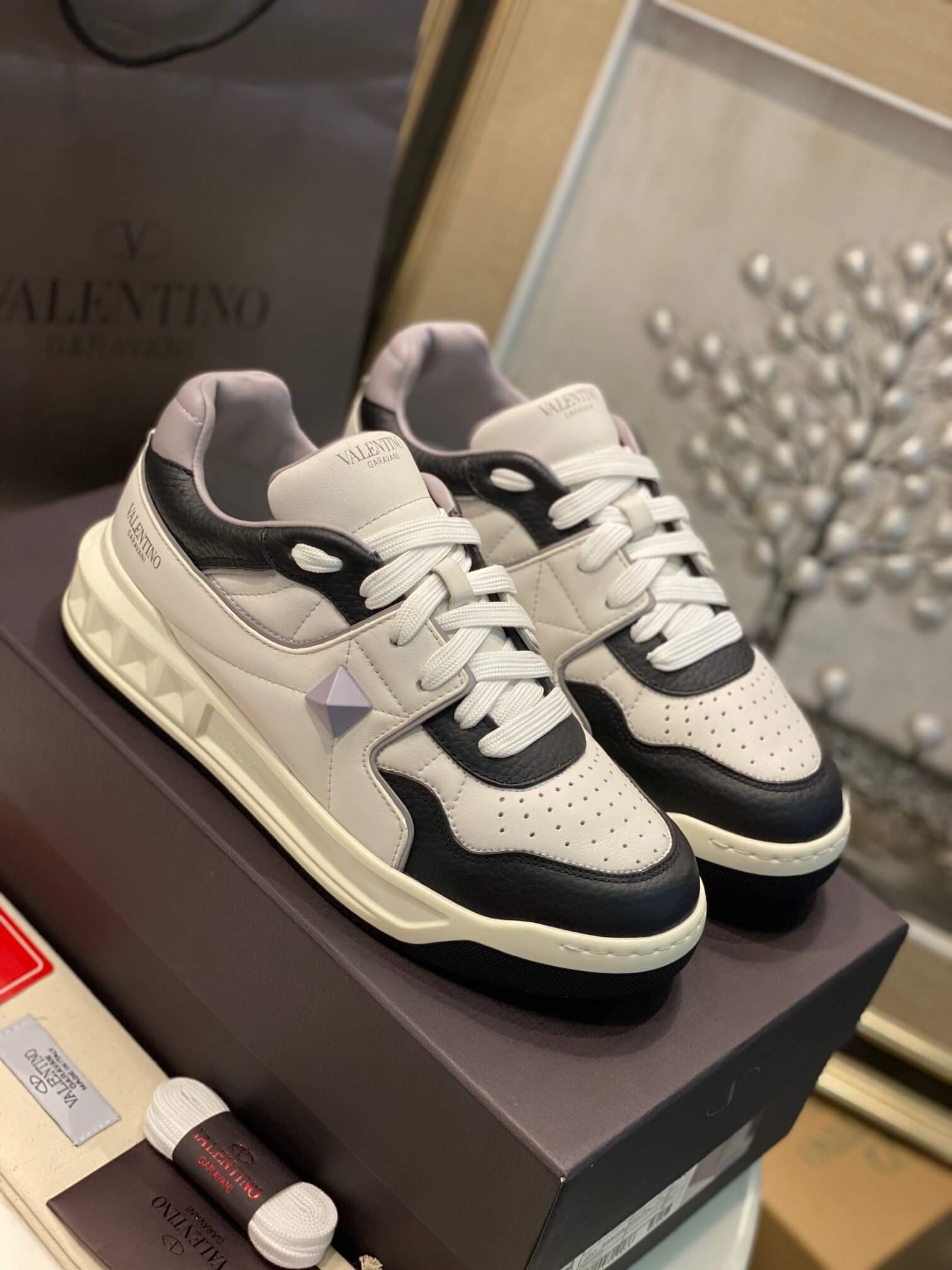 VALEN Sneakers
